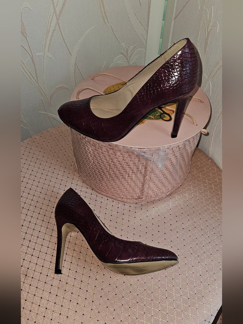 Lauren Blakwell Cecily Pointed-Toe Croc-Embossed Burgundy Stiletto Pump -Size 8